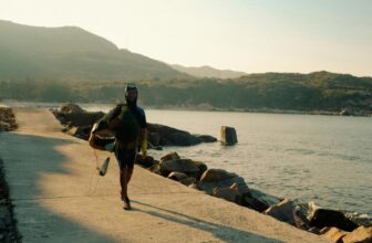 What Are Lightweight Hiking Gear Essentials for a Comfortable Outdoor Experience?